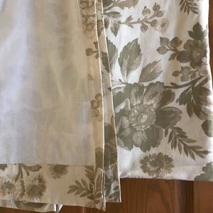 Pottery Barn Curtain Panels x2 (50x84)